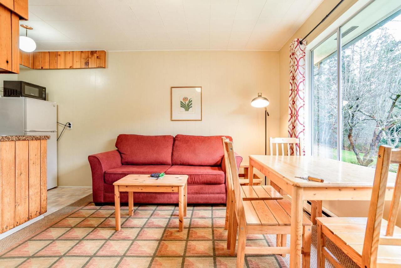 Green Acres Lakeside Resort Salt Spring Island Ganges Zewnętrze zdjęcie